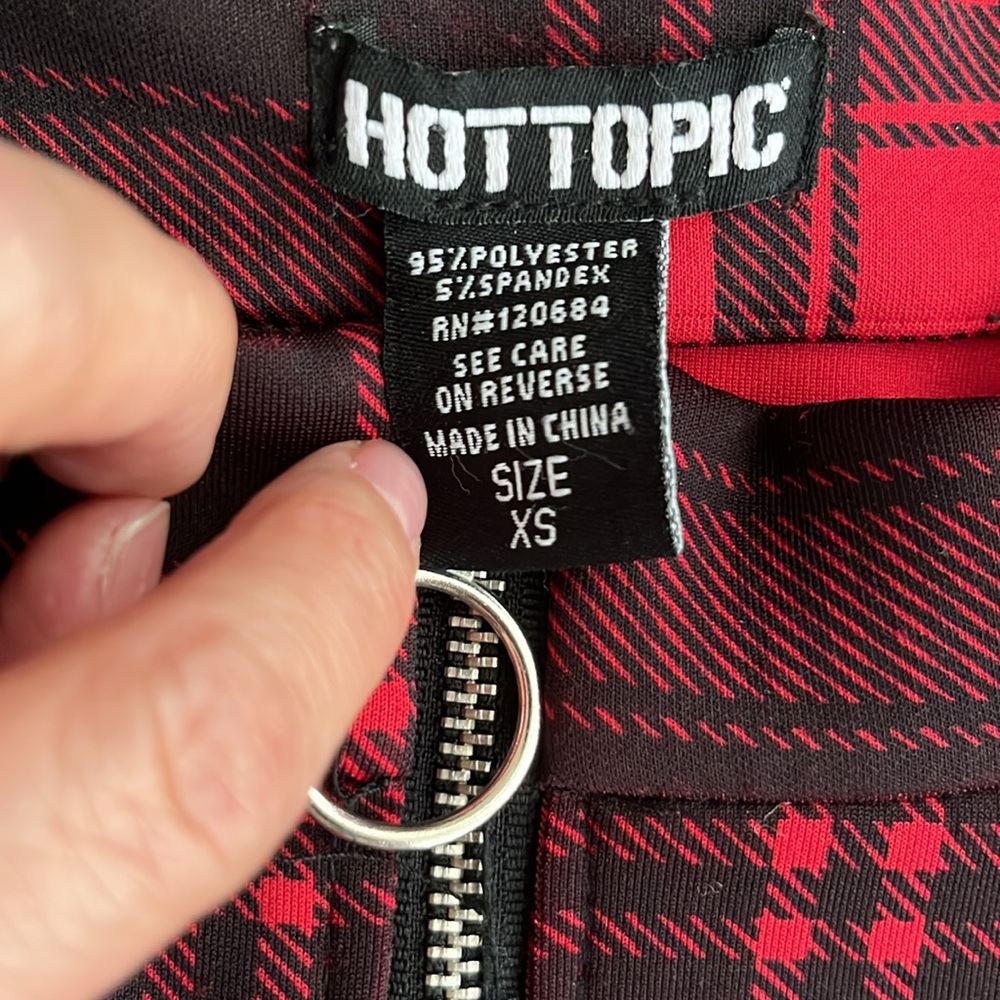 Hot Topic Red Plaid Skirt O-ring zipper goth skater - Picture 4 of 7
